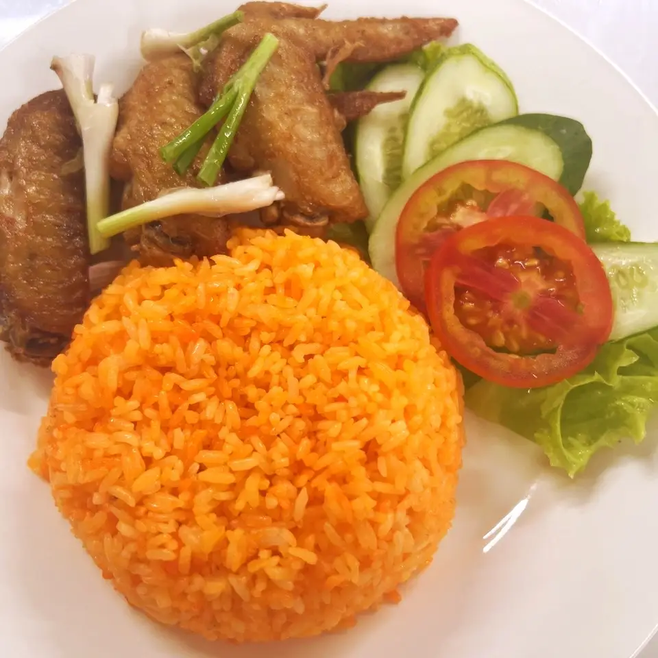 Cơm chiên cánh gà xối mỡ - 62.000 ₫ tại Cơm Gà Trung Sơn - Đường 9A