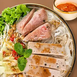 Bún Mắm Nêm Nem & Chả Huế - 49.000 ₫ tại Bếp Nhà Linh - Mì Xào, Bò Kho & Bún Mắm Nêm - Phan Huy Ích