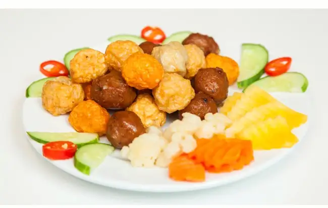 Combo cá viên nhỏ 15v (5 cá,5 bò, 5 tôm) - 25.000 ₫ tại Tokbokki Bánh Gạo Cay & Gà Viên Sốt Cay Alay - Bùi Đình Túy
