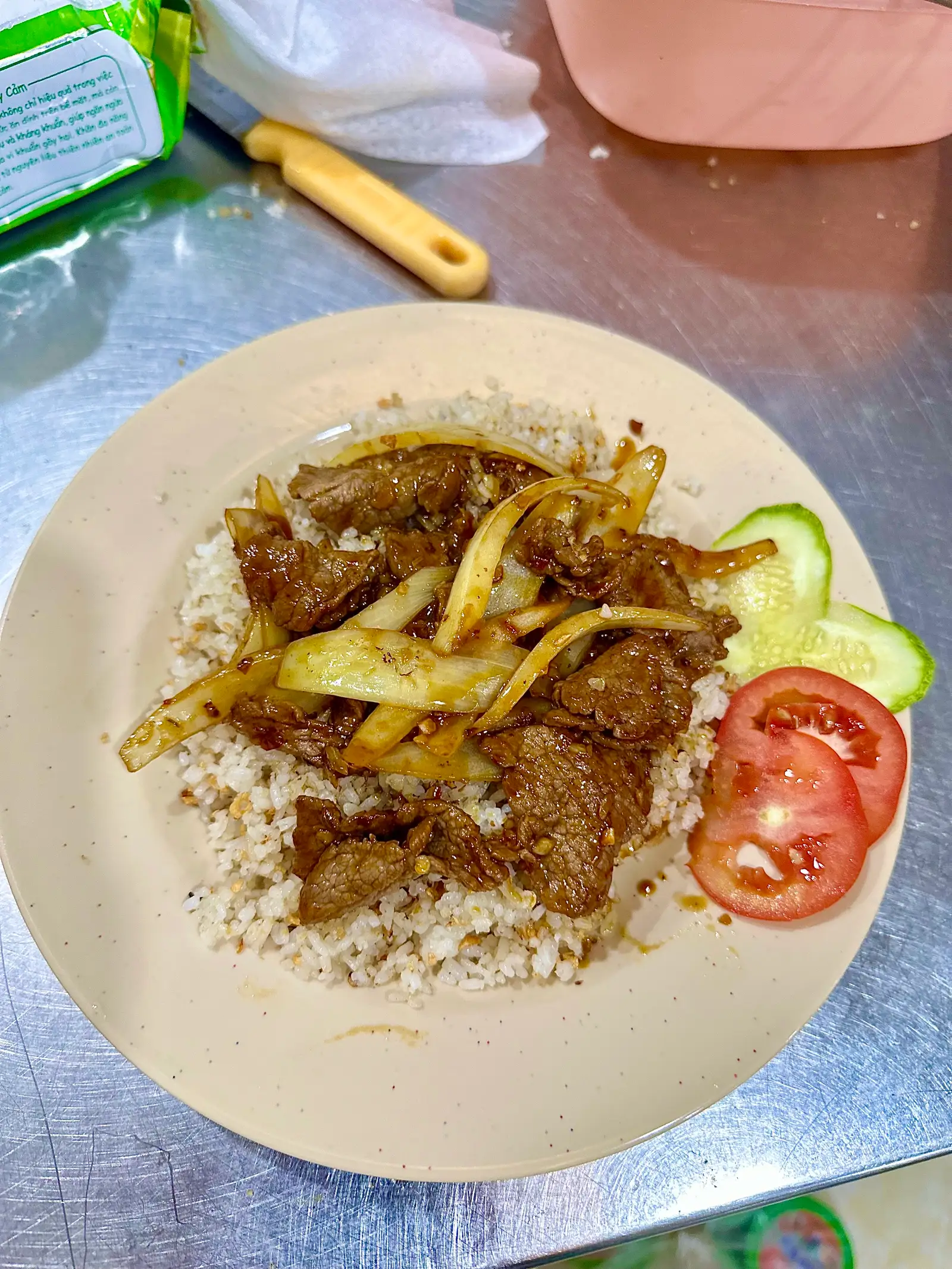 Cơm bò xào sa tế - 76.000 ₫ tại Cơm Gà, Mì Xào & Hủ Tiếu Xào Bảo Châu Ký - Phạm Văn Đồng