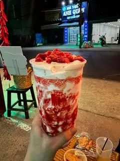 Hình ảnh sữa tươi dâu sấy giòn 