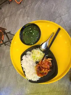Hình ảnh cơm đùi gà sốt tiêu tặng trà tắc