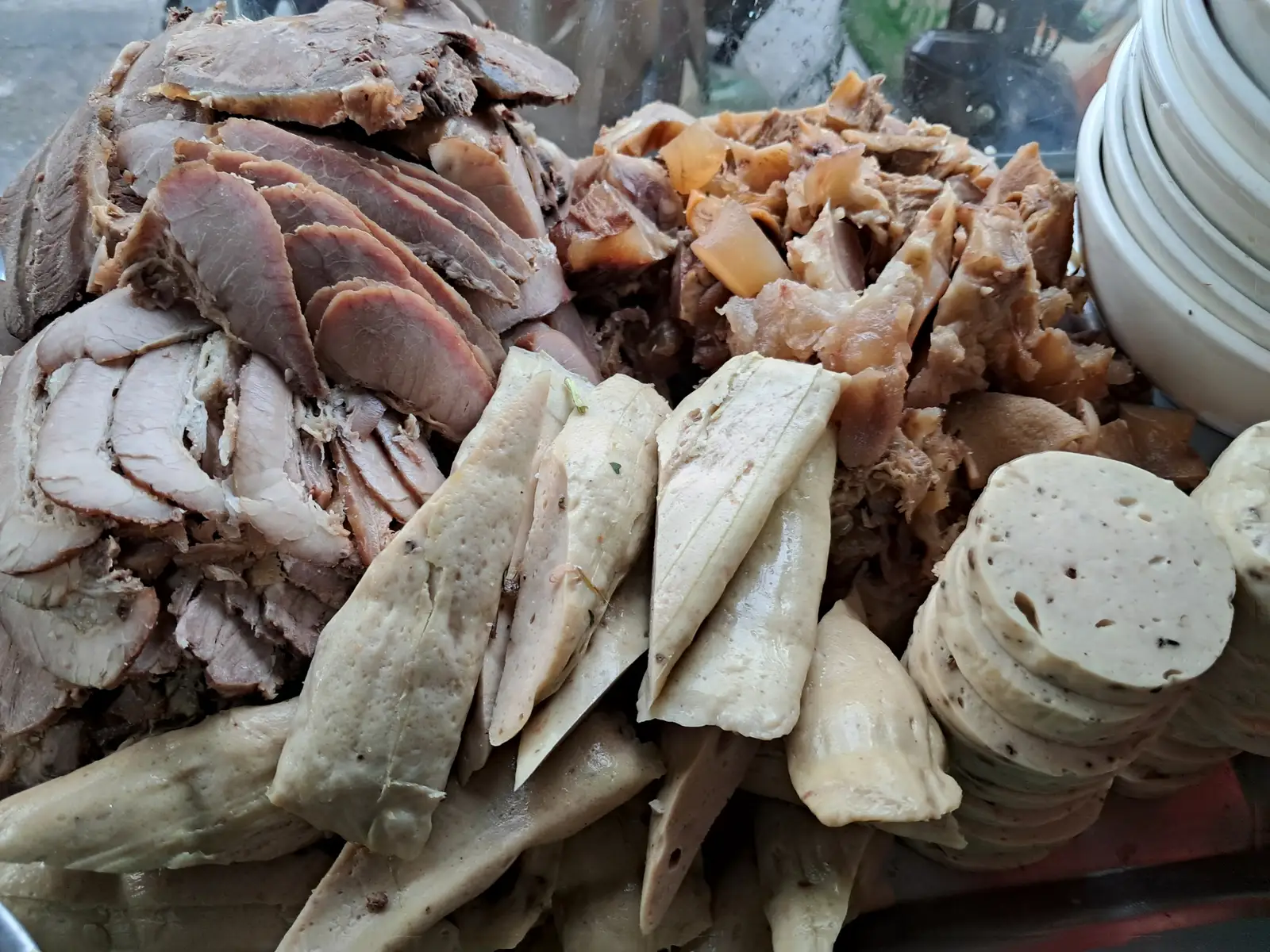 bún bò thịt chả gân - 58.000 ₫ tại Bún Bò Huế 334 - Nguyễn Văn Nghi