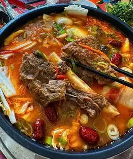 Hình ảnh Lẩu sườn bò kim chi