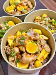 Hình ảnh Chân Gà Rút Xương Mix Trứng Non