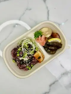 Hình ảnh SET 4: Cơm cá hồi(50g) - Tôm (50g) - Trứng (1quả) Ngâm tương