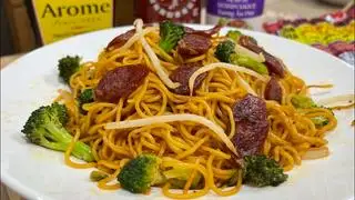 Hình ảnh Mì xào lạp xưởng
