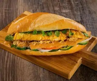 Hình ảnh bánh mì patte+chả+trứng