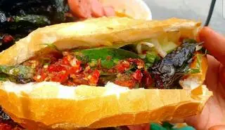 Hình ảnh Bánh Mì Bò Nướng Lá Lốt 