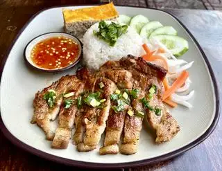 Cơm tấm sườn chả - 83.000 ₫ tại Cơm Tấm Lu Dì Út - Nguyễn Thị Thập