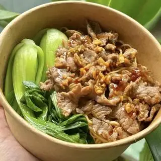 Mì trộn bò xào - 65.000 ₫ tại Mì Trộn Mon Ú - Mì Trộn, Lẩu Ly & Cá Viên - Lý Chính Thắng