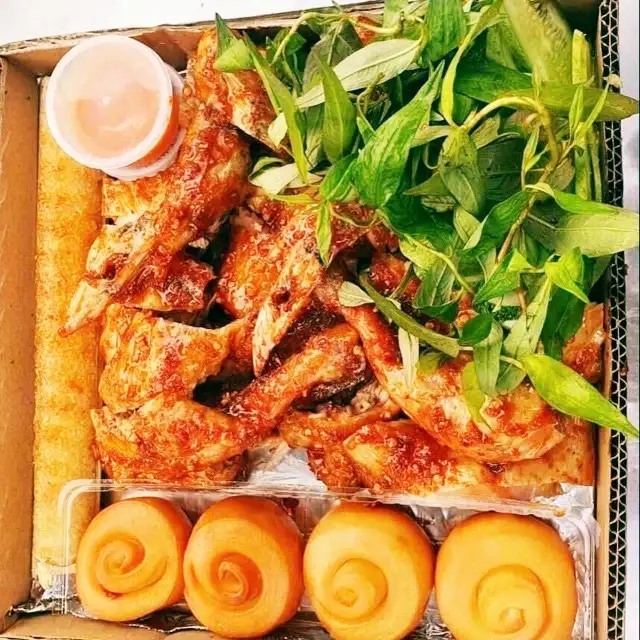 Combo gà Sire nướng ngũ vị + 1 cơm lam+4bánh bao - 254.000 ₫ tại Gà Nướng Cơm Lam Tiến Phát - Dương Quảng Hàm