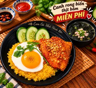 Hình ảnh Cơm Gà Mắm Tỏi + Trứng Ốp La