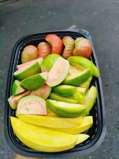 Hình ảnh Set quả xoài - ổi - mận (doi) tươi hơn tưới.