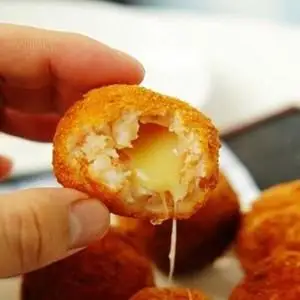 Cá Viên Chiên Nhân Phô Mai - 4 Viên - 17.640 ₫ tại Cá Viên Chiên Tý Nhỏ - Ăn Vặt & Gà Rán, Xiên Que - Xóm Chiếu 
