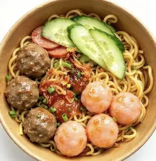 Hình ảnh Mì trộn xúc xích