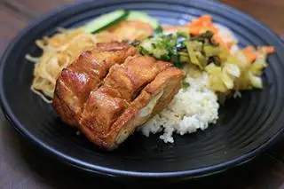 Hình ảnh Cơm sườn cây nướng mật ong + Bì