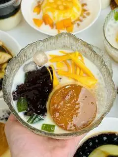Hình ảnh Chè caramel sữa chua nếp cẩm mít