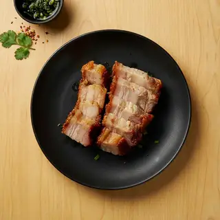 Thịt Heo Quay - Roasted Pork Belly - 73.000 ₫ tại Cơm Gà Ơi - Lê Văn Lương