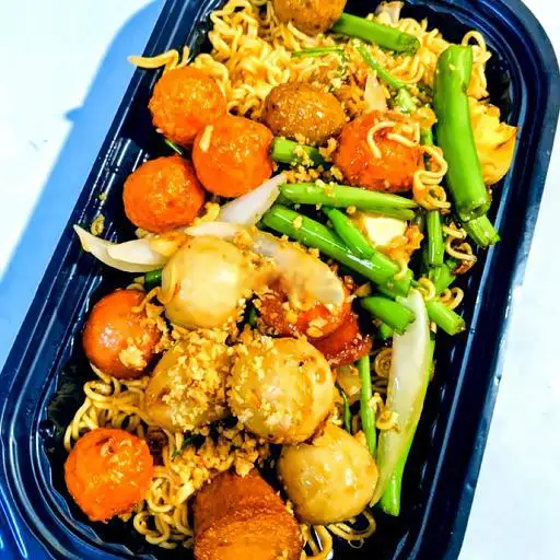 Mì xào thập cẩm cá viên sốt nước mắm - 48.000 ₫ tại Ăn Vặt & Cá Viên Chiên - Đông Hồ