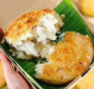 Hình ảnh Nửa bánh khoai mì dừa non nướng