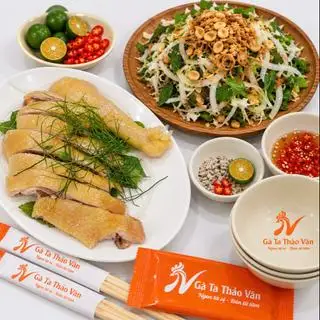 Hình ảnh Gà chặt góc tư và gỏi