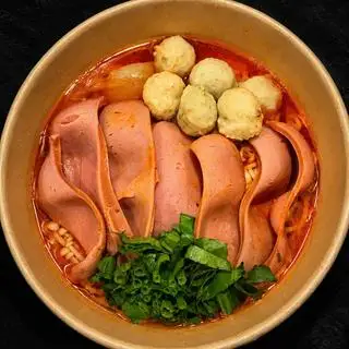 Mì xúc xích cá viên - 59.000 ₫ tại Xu-K Mì Cay & Gà Rán - Nguyễn Hữu Thọ