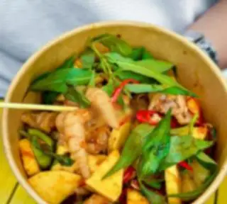 Hình ảnh Chân gà sốt Thái mix sứa chùm siêu giòn