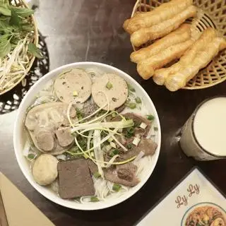 Hình ảnh Phở Huế - sữa đậu - quẩy
