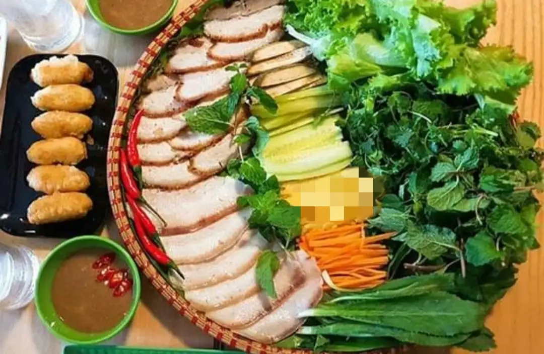 Hình ảnh Bánh tráng cuốn thịt heo chiên