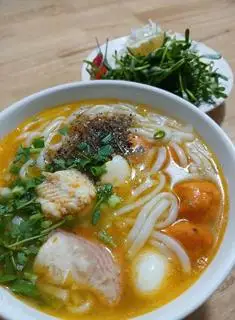 Thố bánh canh thịt - trứng - chả - 70.000 ₫ tại Bánh Canh Cá Lóc Thanh Thanh - Tôn Đản 