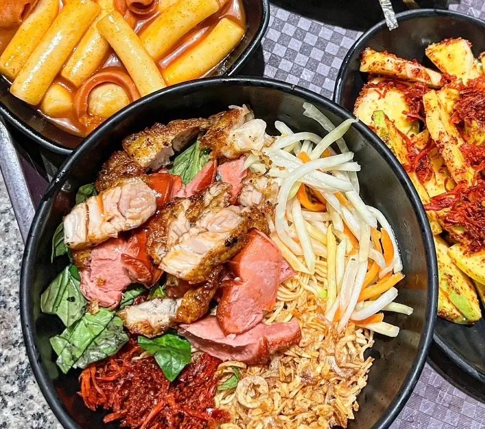 Hình ảnh Mỳ trộn thập cẩm