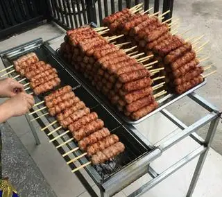 Nem Nướng Xiên Que - 22.000 ₫ tại Bánh Hỏi Heo Quay - Nem Nướng Cô Lan
