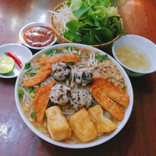 Hình ảnh Bún riêu cua mọc đậu