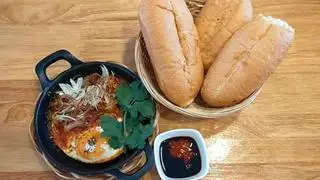 Bánh mì chảo cá hộp xúc xích phô mai - 50.000 ₫ tại Bánh Mì, Xôi Mặn & Bánh Mì Chấm - Trần Quang Cơ