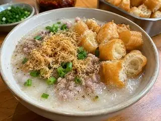 Hình ảnh Cháo thịt ruốc quẩy