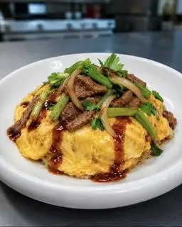 Hình ảnh Cơm bò Tứ Xuyên phủ trứng