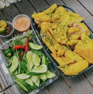 Hình ảnh GÀ Ủ MUỐI HOA TIÊU 1/2 Con ( chặt sẵn )
