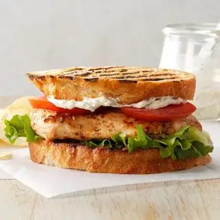 Fish sandwich - 99.000 ₫ tại Bánh Mì Burger, Kebab Falafel & Smoothies - Gotcha Saigon - Đề Thám