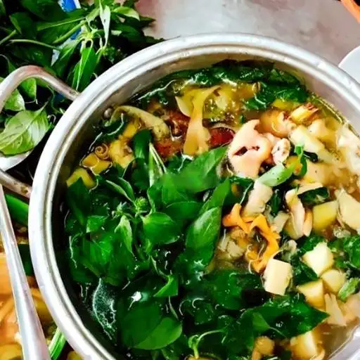 Lẩu gà nấu lá é Phú Yên - nhỏ - 245.000 ₫ tại Bánh Canh Chả Cá Phú Yên Út Quyên - Trần Xuân Soạn