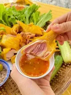 1/2 Con Gà Ủ Muối Hoa Tiêu ( Tặng kèm 4 Cái Bánh Bao ) - 119.000 ₫ tại Gà Ủ Muối Hoa Tiêu - Thành Đô - Nguyễn Giản Thanh
