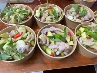 Hình ảnh Chân gà rút xương ngâm xã tắc