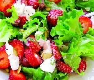 Special salad - strawberry - cheese - bacons - avocador - 145.000 ₫ tại Healthy Food T.Lâm - Dương Bá Trạc