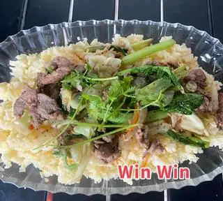 Cơm xào bò - 55.000 ₫ tại Cơm Gà Xối Mỡ Win Win - Ung Văn Khiêm
