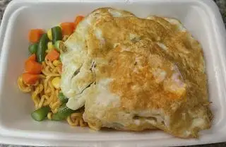 Hình ảnh Mì trộn trứng ốp