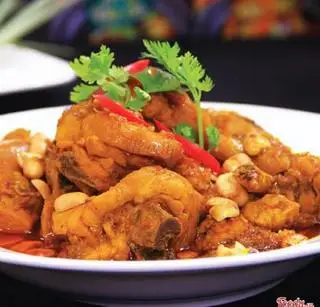  Cơm gà xào sả ớt  - 59.000 ₫ tại Cô Thủy - Cơm Nhà Nấu & Cơm Văn Phòng - Cách Mạng Tháng 8