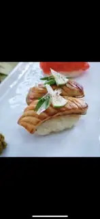 Hình ảnh Nigiri cá ngừ nướng tái