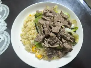 Hình ảnh Cơm chiên bò xào cải 