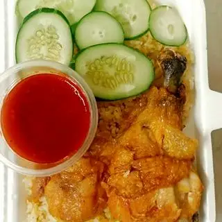 Hình ảnh Cơm Rang Đùi Gà Xốt Nguyên Đùi