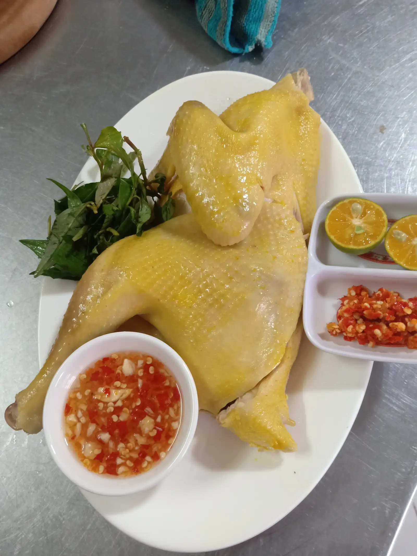 Nửa con gà + gỏi ( cháo mua riêng 1 phần 10k) - 219.000 ₫ tại Cháo Gà 09 - Nguyễn Văn Đậu